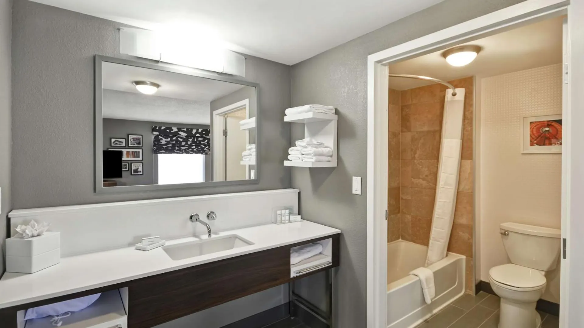 Hampton Inn & Suites Columbus-Easton Area